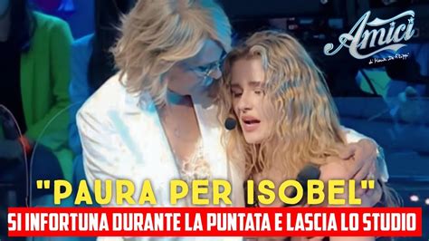 Amici 22 Paura Per Isobel Si Infortuna Durante La Puntata E Lascia Lo