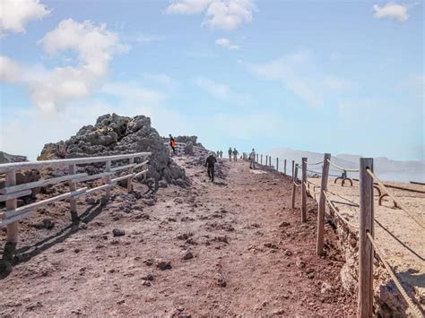 Guide to hiking Mount Vesuvius in 2025 by a local!