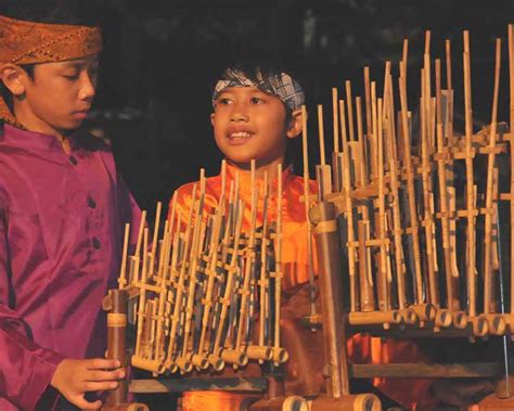 12+ Alat Musik Angklung : Contoh, Gambar, Fungsi dan Jenisnya