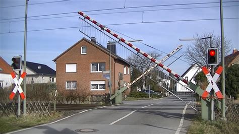 Spoorwegovergang B Nde D Railroad Crossing Bahn Bergang Youtube