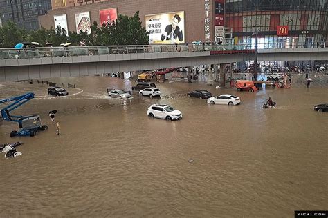 直击郑州暴雨：地铁停运、车辆被淹，三天下了一年的雨量郑州市新浪科技新浪网