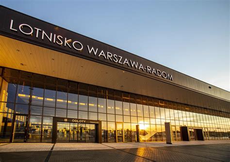 Lotnisko Warszawa Radom 60 tys odprawionych pasażerów Super Express