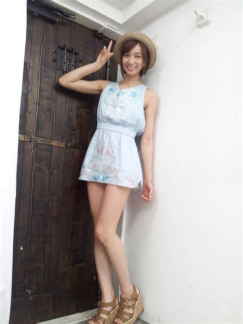 10 Hot Sexy Serina Serinko Bikini Pics