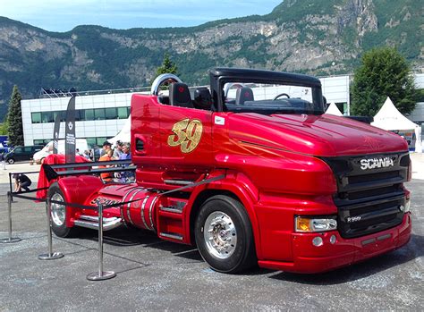 Gli Scania Decorati Conquistano Trento Uomini E Trasporti