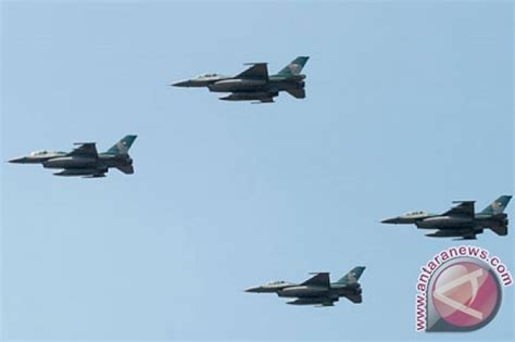 Sukhoi Dan F Meriahkan Upacara Hut Ri Antara News