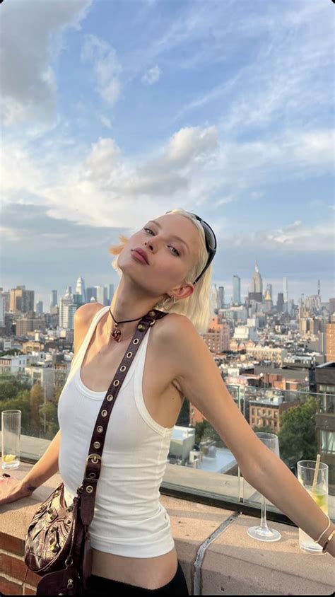 Pin By Abby On Spring Summer Blonde Hair Outfits Short Platinum Blonde Hair Blonde Aesthetic