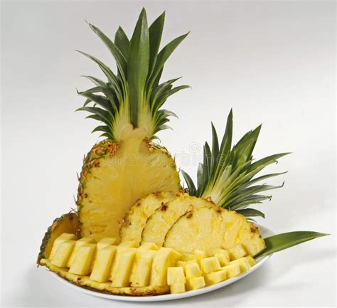 Ananas coupé en tranches photo stock Image du boucles 44680970