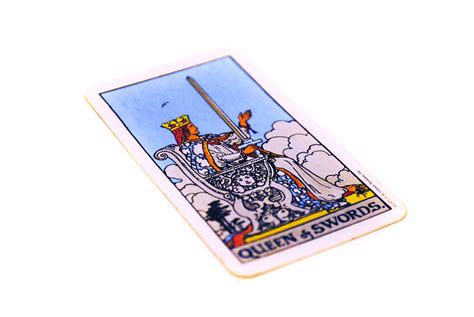 Significado Da Carta Rainha De Espadas No Tarot Para O Amor E Mais