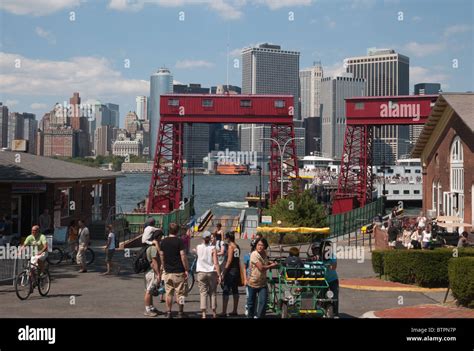 Governors island ferry hi-res stock photography and images - Alamy