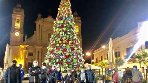 Albero Di Natale Scaramantico A Terrasini Spuntano Quadrifogli E