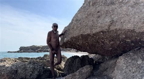 OAVSIKTLIG SEX PÅ STRANDEN LITEN MILF ONANERAR MIN KUK TILLS JAG CUM xHamster