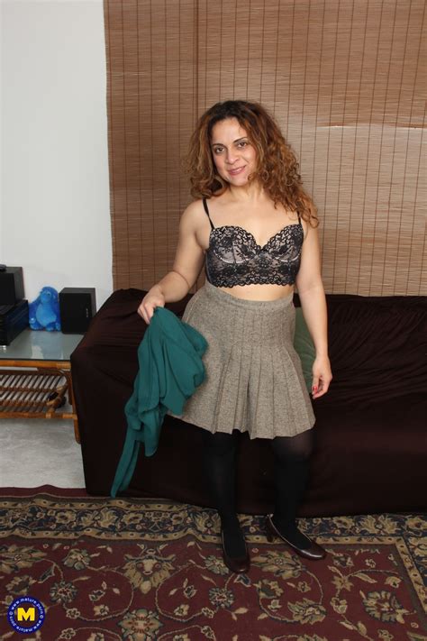 Kinky Mature European Drew Rubs Her Shaved Clam With A Toy In A Hot Solo CoedCherry