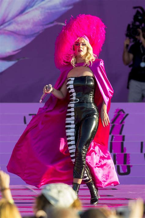 Katy Perry Sexy On A Stage Hot Celebs Home