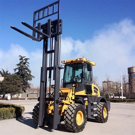 3ton Hydraulic Lift Diesel Off Road 4x4 All Terrain Rough Forklift Four Wheel Drive Engineering