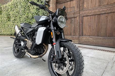 Husqvarna Test Party Per Provare Le Nuove Naked XMotor