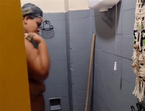 Brazilian Porn Video Busty Crown Giving Her Husband A Blowjob In The Bathroom Cnn Amador