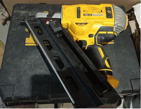 DeWALT DCN692 hřebíkovačka nefunkční (02z) | Aukro