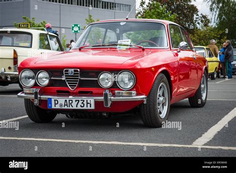 Alfa Romeo Gt Veloce Hi Res Stock Photography And Images Alamy