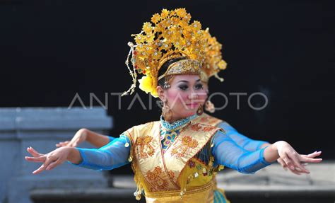 Tarian Yapong Betawi Antara Foto