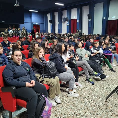 Teatro In Lingua Inglese Secondaria Istituto Comprensivo Serafino