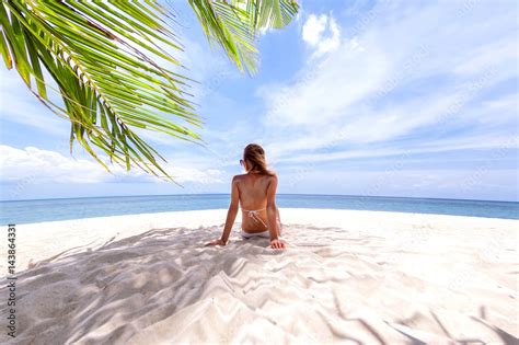 Sexy Woman In Bikini Enjoy Seascape On Tropical Beach Back View Stock Photo Adobe Stock