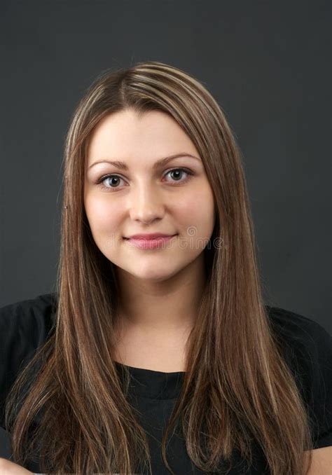 Portret Van Jonge Brunette Stock Foto Image Of Achtergrond 13781576