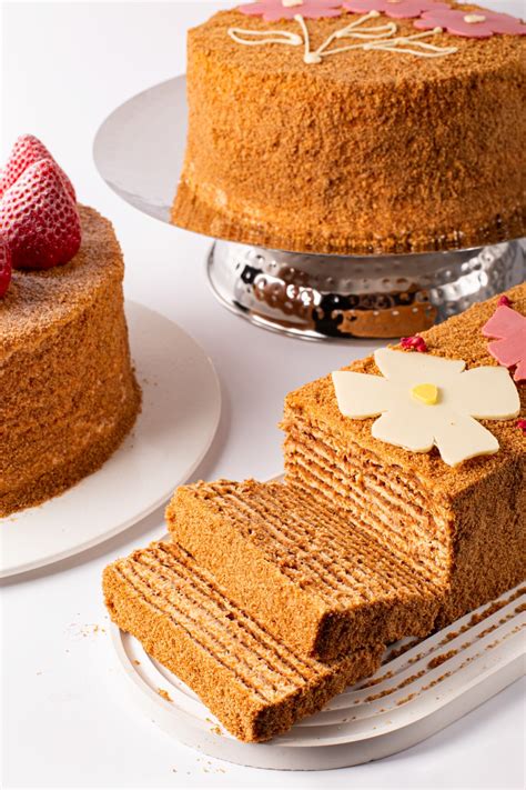 Торт МЕДОВЫЙ СМЕТАННИК с доставкой по Москве | OMG Cake