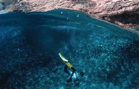 10 Best Snorkel Fins for Travel (2021 Guide)