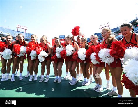 Western kentucky cheerleaders hi-res stock photography and images - Alamy