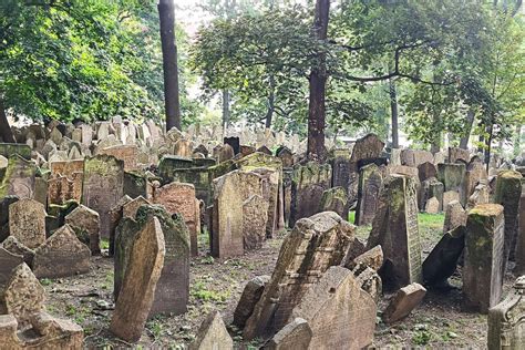 Nel Cimitero Ebraico Di Praga Dove Il Tempo Totale