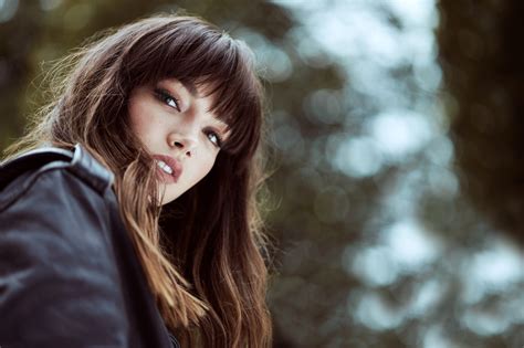 Brunette Girl Brown Eyes Woman Bokeh Model Wallpaper Coolwallpapers Me