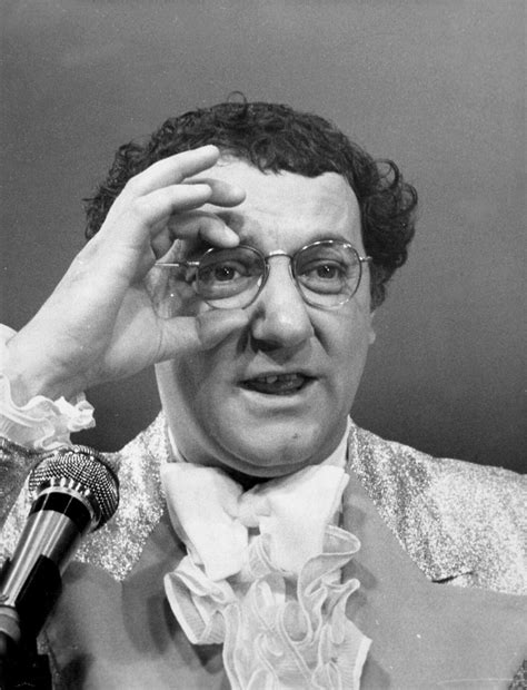 Coluche Est Mort Il Y A Ans Red Couvrez Cinq Sketchs Cultes De L