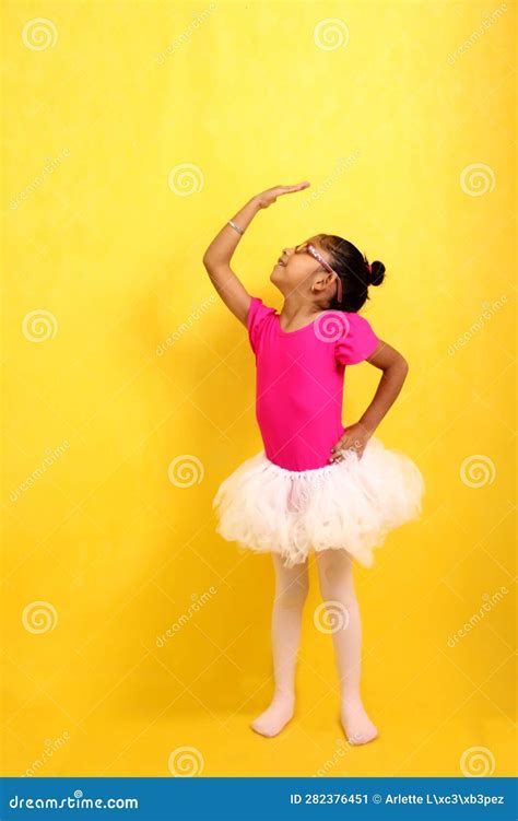 Jaar Oud Meisje Van Brunette Latina In Een Leotard En Tutu Neemt Haar Ballet Klas Om Haar