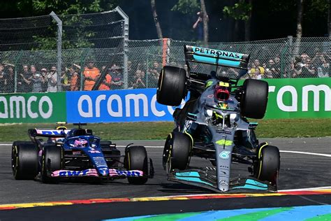 Hamilton sufrió un golpe de 45G en el GP de Bélgica