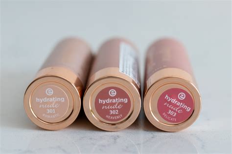 Essence Hydrating Nude Lippenstift Innenaussen