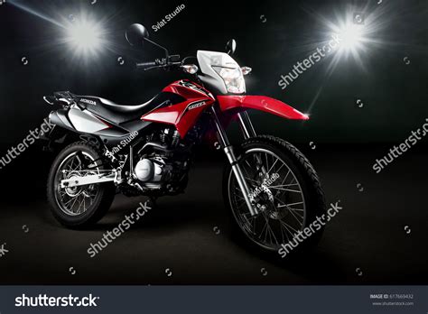 4 imágenes de Xr150 Imágenes fotos y vectores de stock Shutterstock