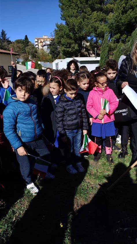 La Pace E Gli Eroi La Scuola Primaria Di Santa Croce Ricorda La Strage