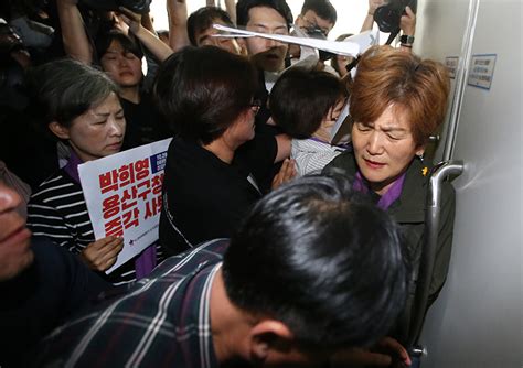 박희영 용산구청장 출근 이태원참사 유가족들 울분토해 민중의소리