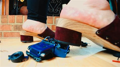 CLOGS CRUSH JEEPS Bbw Crushing MISS BRANDI SPARXXX Clips Sale