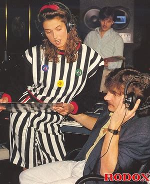 Horny Hairy Sexy Retro Girl Pleases The DJ And His Help XXX Dessert