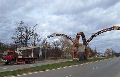 ЗА ПЪРВИ ПЪТ: Реновират желязната Арка на град Радомир