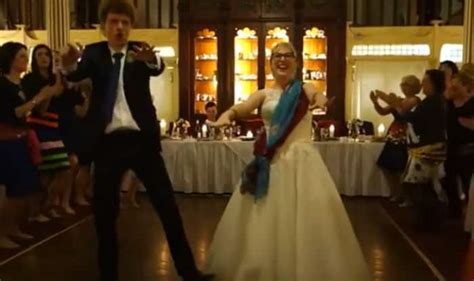 This newlywed from the west and their guests shows how one should dance ...