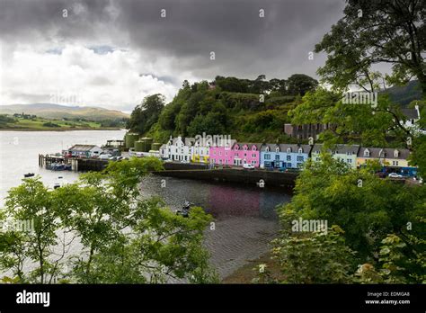 portree isle of skye Stock Photo - Alamy