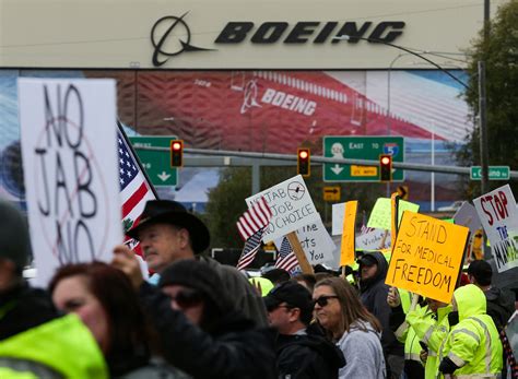 Boeing Workers Stage Protest Near Seattle Over Us Vaccine Mandate