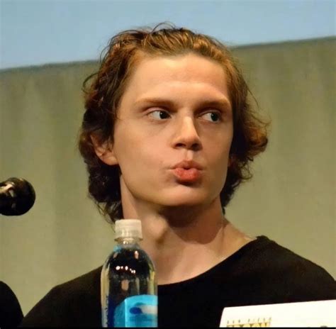 Pin De Pie Em Evan Evan Peters Cara Dos Sonhos American Horror