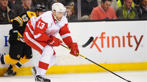 Detroit Red Wings' Pavel Datsyuk injures shoulder in preseason game vs ...