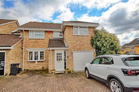 4 Bed Link Detached House For Sale In Lower Shott Cheshunt Waltham