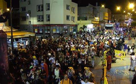 Miles De Mascaritas Toman Las Calles Durante La Gran Cabalgata De