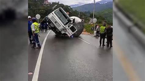 Volcamiento de camión cisterna en la vía San Jerónimo Medellín