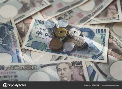 Japanese currency notes , Japanese Yen Stock Photo by ©lufimorgan 137447392